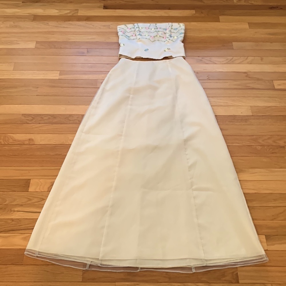 EUC Formal Layered White Tulle over Pale Yellow Embroidered Flowered Bodice
